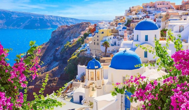 Santorini-la-mot-trong-nhung-hon-dao-dep-nhat-cua-Hy-Lap