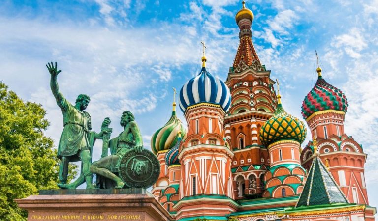 nha-tho-St-Basil-Cathedral-ivivu-4-1024x681